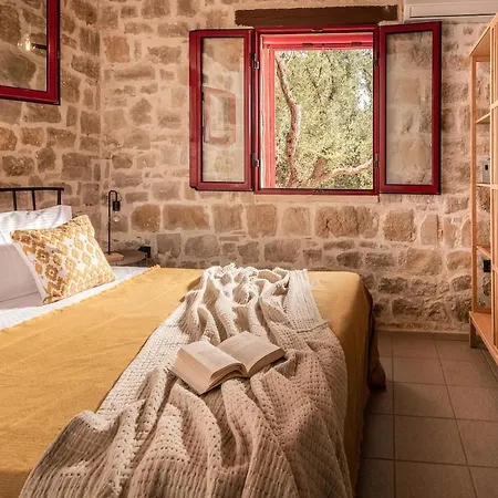 Geracasa Stone * Méson Yerakaríon